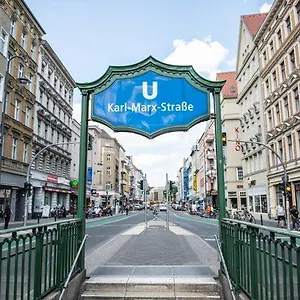 Zafir Ostello Berlino