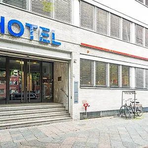 Hotel Arrival ***